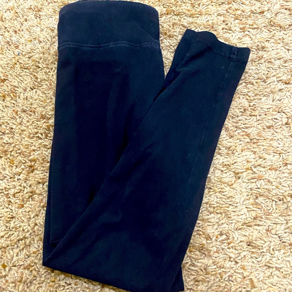 It a normal black leggings, good condition.